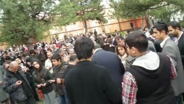 AFŞİN ÜLKÜ OCAKLARI BAŞBUĞ ALPARSLAN TÜRKEŞ'İN MEZARINDA.