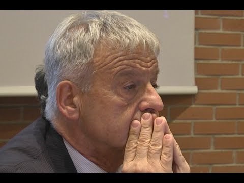 Napoli - Incontro su inquinamento con il ministro Clini -1- (05.04.13)