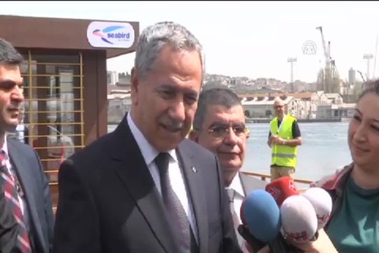 Arınç deniz uçağına bindi