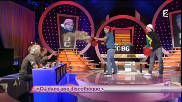 Lascars Gays - DJ dans une discothèque
