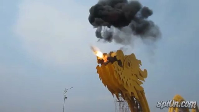 Pont Dragon cracheur de feu