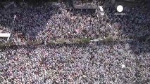 Bangladesh: islamisti in piazza per chiedere...