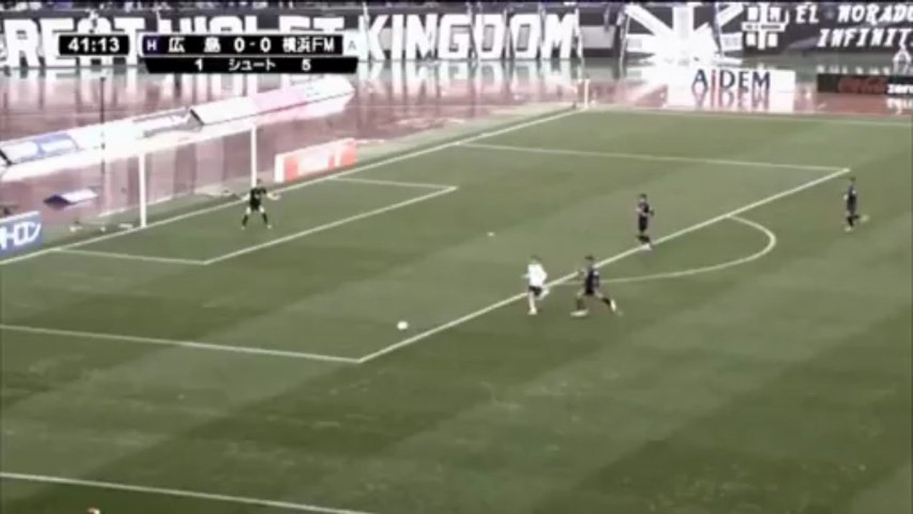 J-League: Megahammer im Regen von Hiroshima