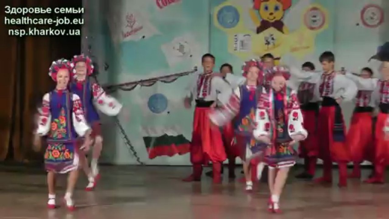 Украинский танец Гопак танцуют дети ансамбля народного танца "Веснянка", г.Мариуполь