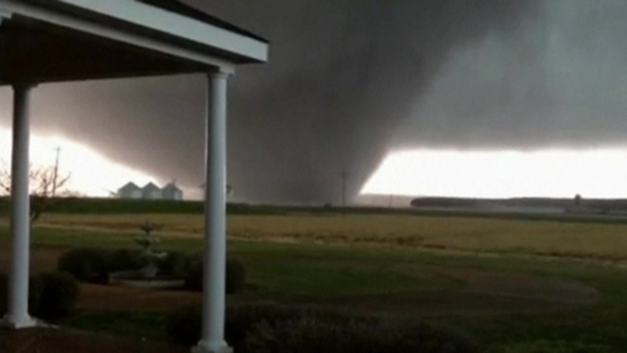 Amateur video captures massive tornado in U.S. south
