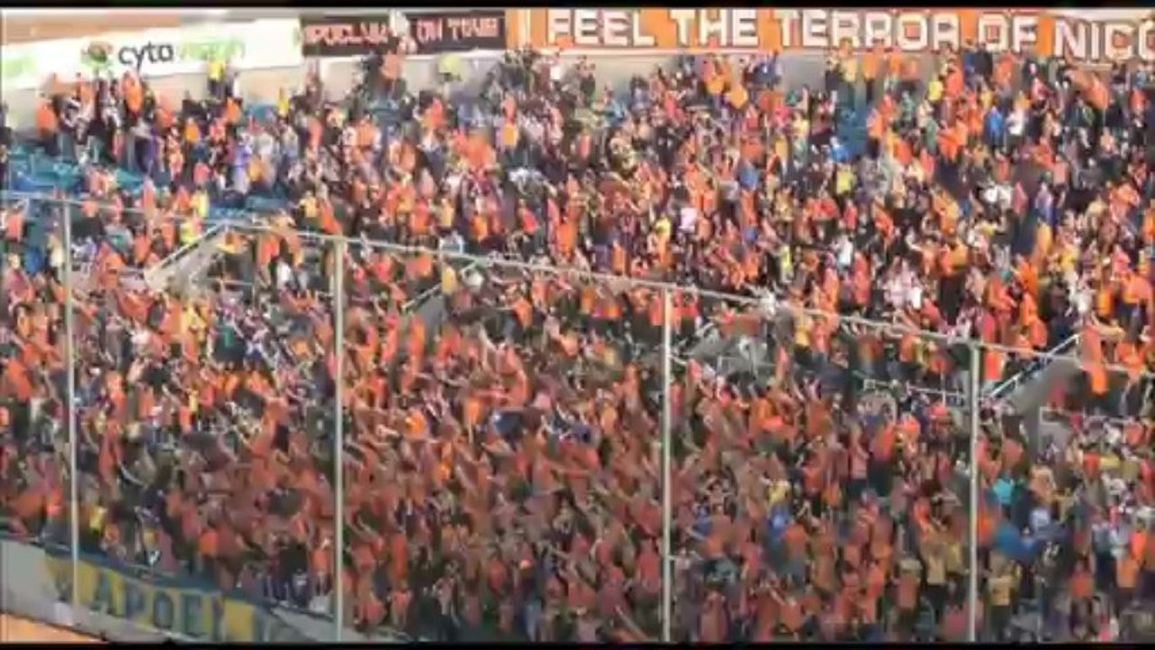 Ομόνοια-ΑΠΟΕΛ-πλέι οφ-οπαδοί ΑΠΟΕΛ (3)