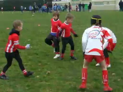 Axel qui lance super mal le ballon