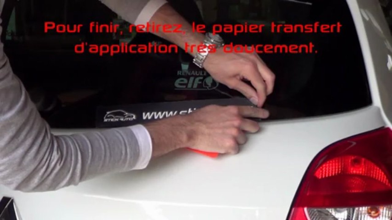 Pose d'un sticker par Stick Auto