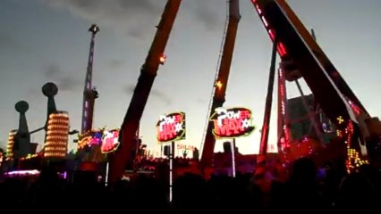 Rennes 2011 avec le Top Spin et le Power Maxx (Page Facebook "Fête foraine en couleur")