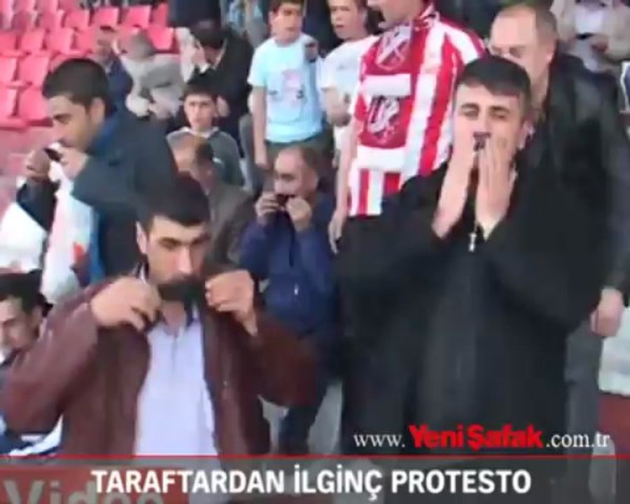 Taraftarlardan ilginç protesto