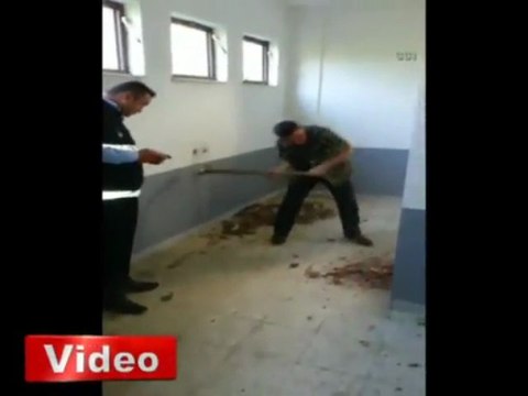 Sauvetage d'un chien bloqué derrière un mur