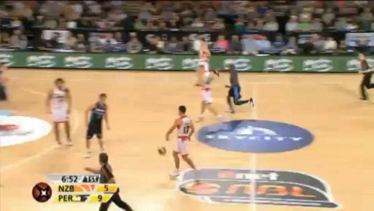 NBL: Breakers vor Titelgewinn, überragender Corletto macht den Unterschied.