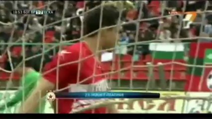 Treinador perde a cabeça e... rouba cartões ao árbitro