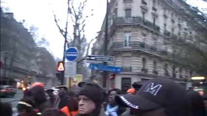 Devant le siège du Parti socialiste/ Frank Lutté: "Pourquoi la France n'aime pas Gbagbo..."