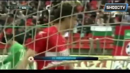 Il déchire les cartons de arbitre en Bulgarie