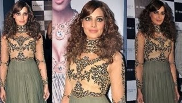 Bipasha Basu In Rocky S Gown at India Resort Fashion Week 2013 !