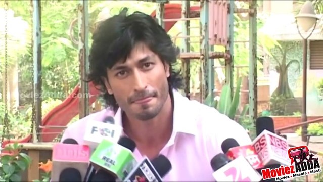 Vidyut Jamwal's Reaction On Mona Singh's MMS !