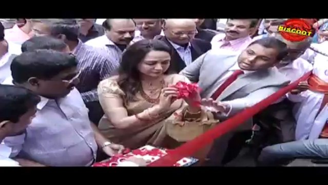 Hema Malini inaugurates Jewellery store