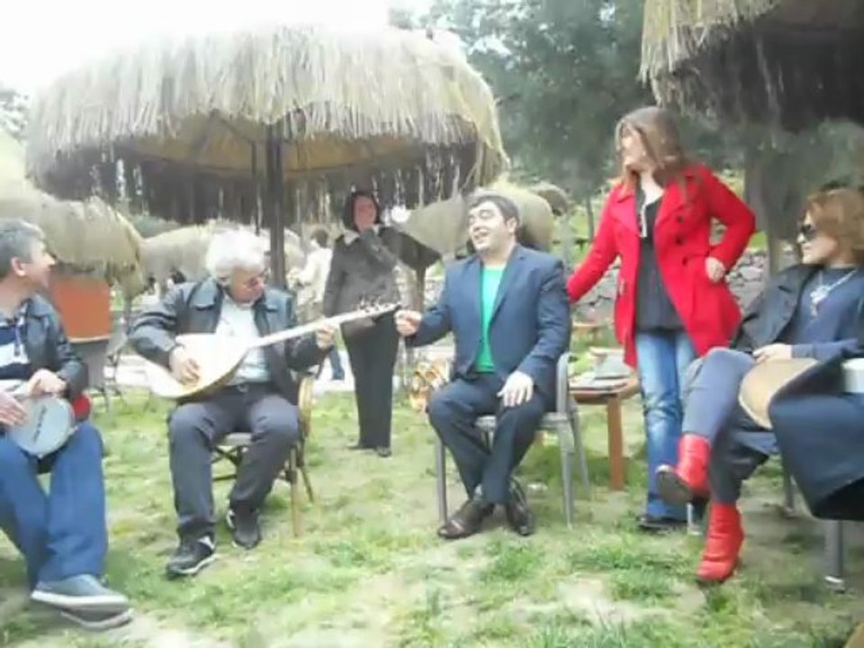 ÖRNEK LİSESİ THM KOROSU VE THM SAZ EKİBİ EMEKLİ GÜNÜNDE.