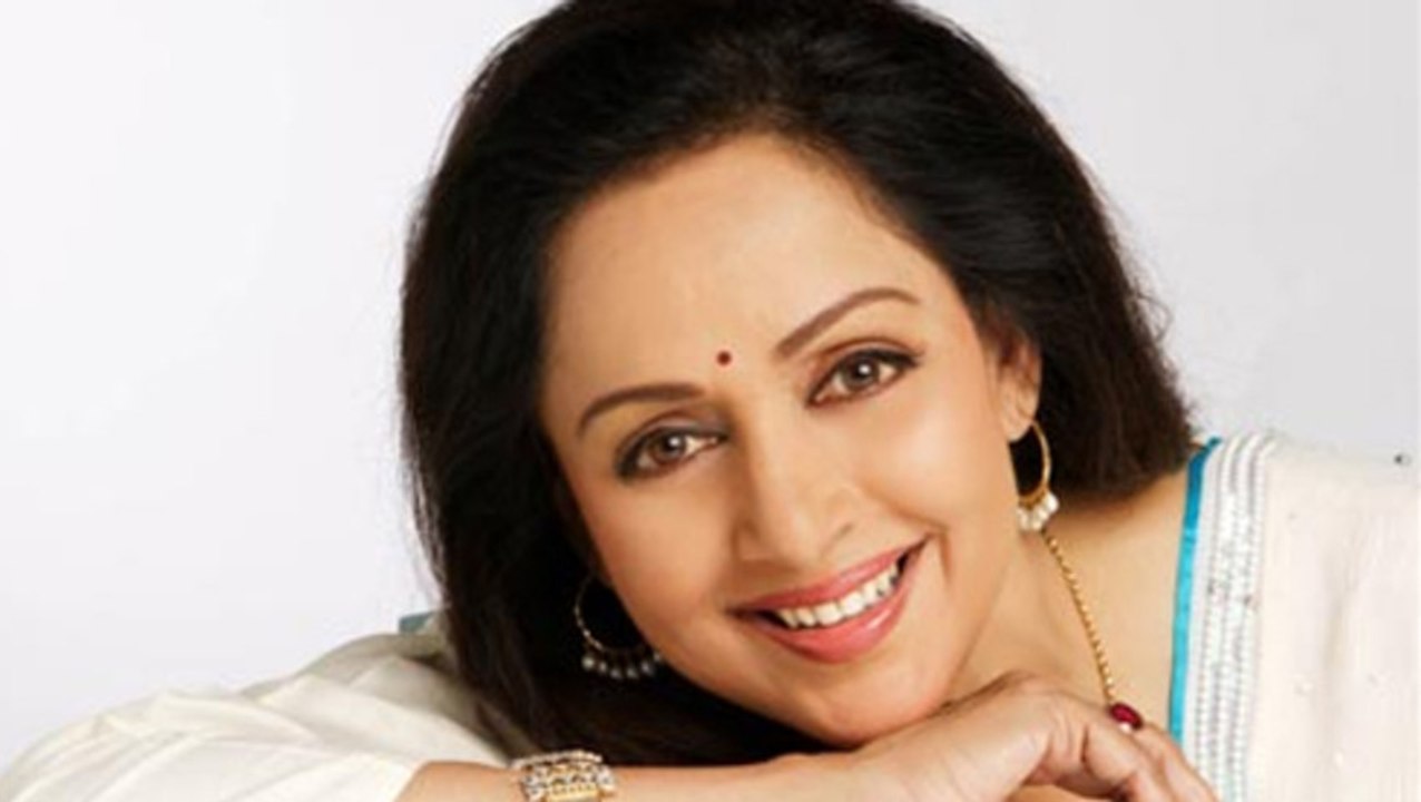 Working With Older Actors Boosts Career - Hema Malini