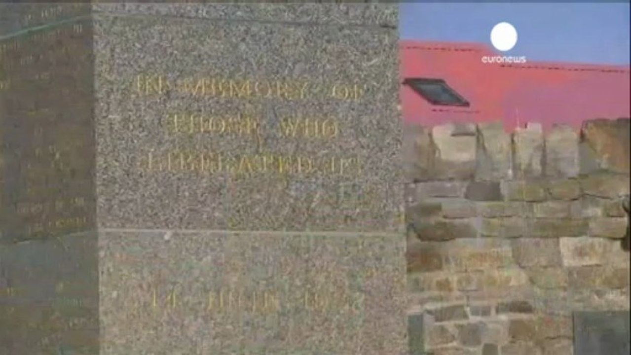 Le Falkland piangono Margaret Thatcher. No comment da...