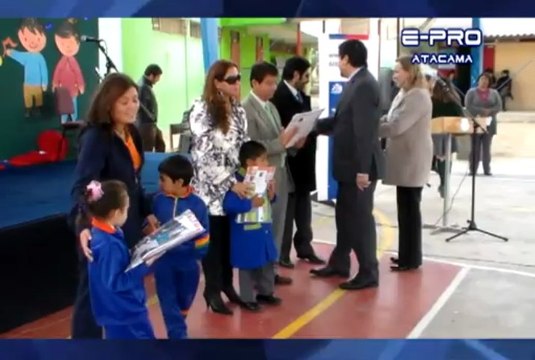 JUNAEB REALIZA ENTREGA DE UTILES ESCOLARES EN ESCUELA EL OLIVAR DE HUASCO BAJO