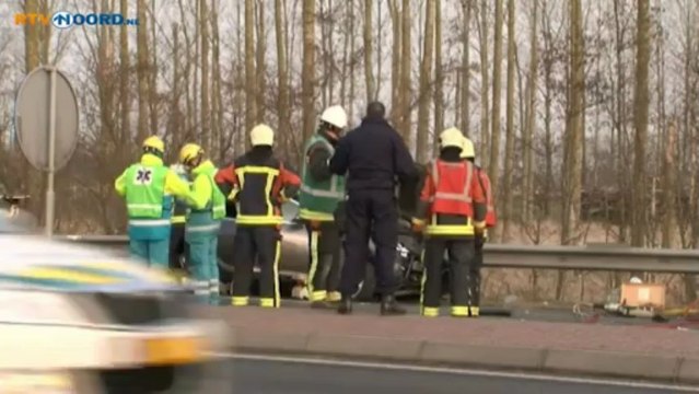 Twee gewonden bij ongeluk op N33 - RTV Noord