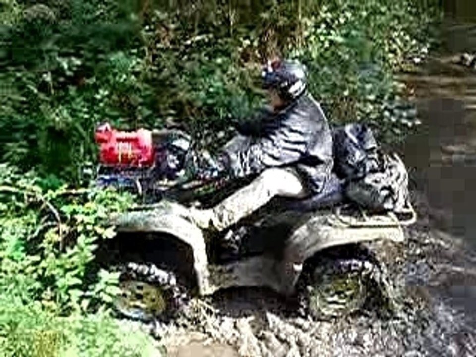 quad grizzly atv traverse la riviere