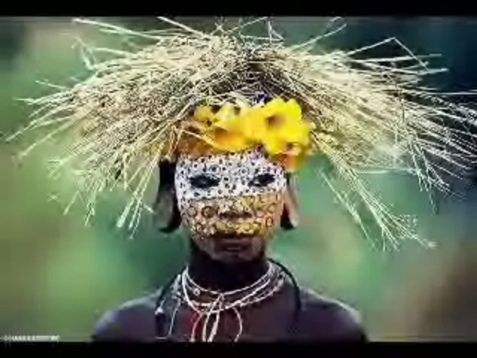 boukan-cesarFier d'être black c'est avec cette assurance que le groupe togolais News face chante ce morceau dans un monde où être noir semble encore être une insulte. Pas un seul regret pour eux de se faire appelé black.aller au delà de sa peau, voir que