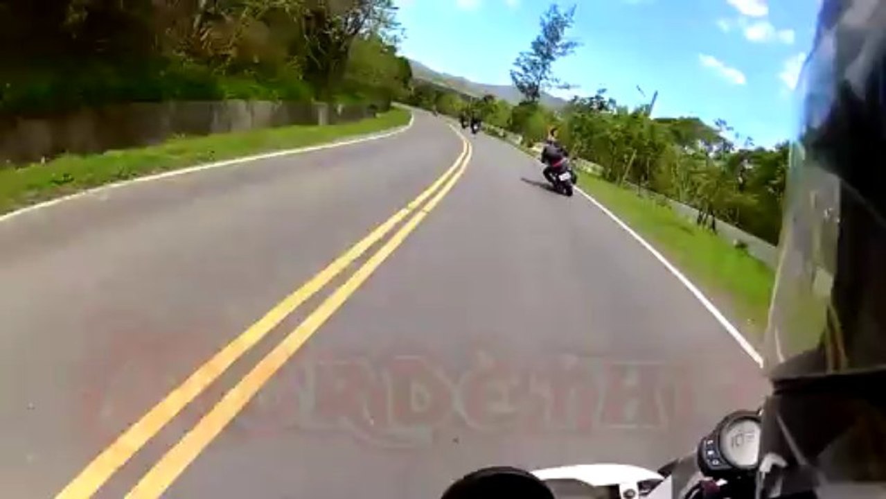 2 Motorcycles Crash (Target Fixation)