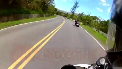 2 Motorcycles Crash (Target Fixation)