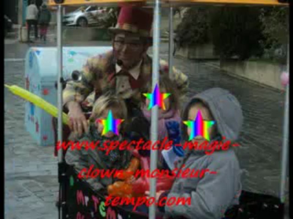 spectacle animation  de rue avec le  triporteur sonorisé  de Monsieur-Tempo