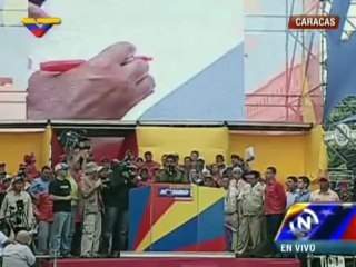 Nicolás Maduro firma Compromiso con la Democracia que reconoce resultados del 14-A