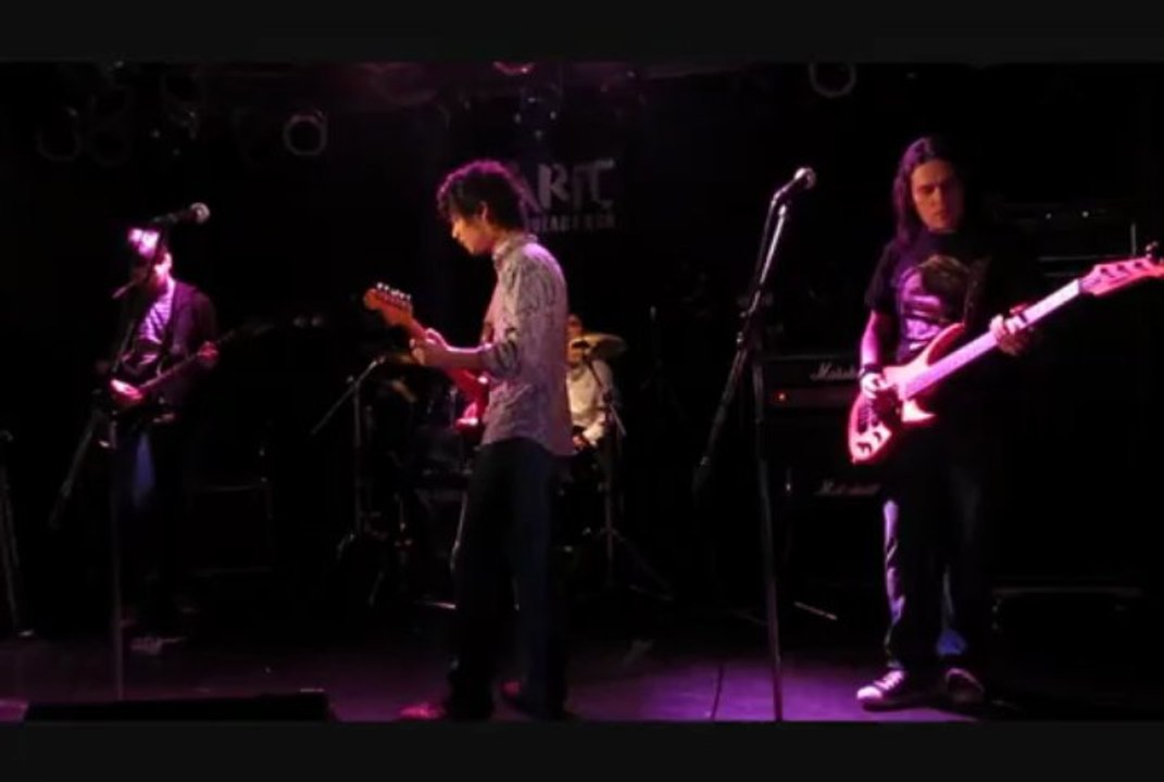 Park Queue - Back on the stage (first minute). 2013-04-06 Varit (Kobe)