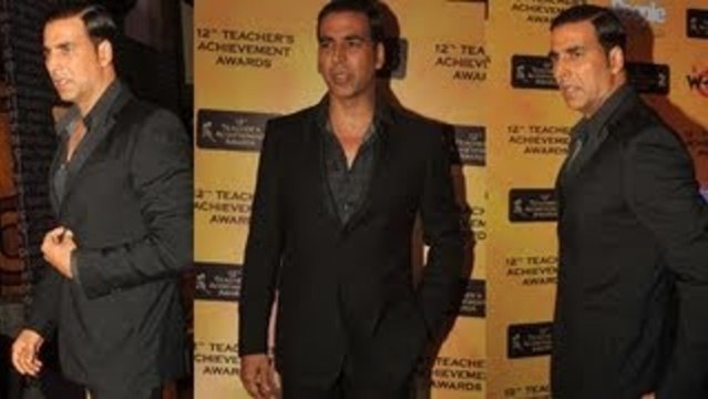 Akshay Kumar Looks Dashing @ Teachers Achievement Awards 2013