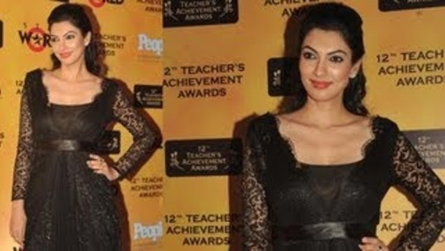 Yukta Mookhey In Black Dress @ 12th Teachers Achievement Awards