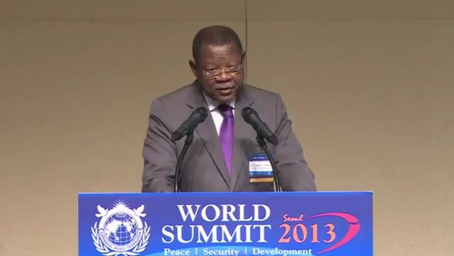 Lambert Mende dennonce guerre en RDC Sommet Mondial pour la Paix