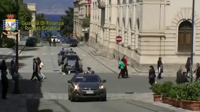 Reggio Calabria - Assenteismo, arrestati 17 dipendenti comunali (09.04.13)