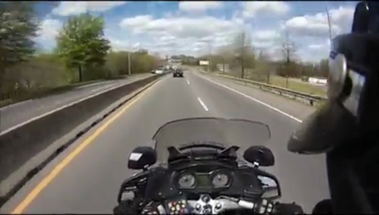 Une course poursuite directement filmée par un policier américain.