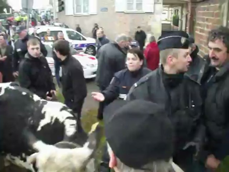 Beauvais : manifestation des agriculteurs devant la préfecture