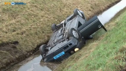 Taxi in de sloot bij A7 - RTV Noord