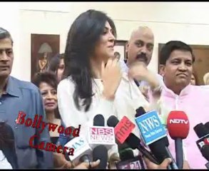 Sushmita Sen at Gautam Patole's art exhibition