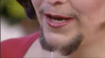 La femme à barbe est prête pour une relation