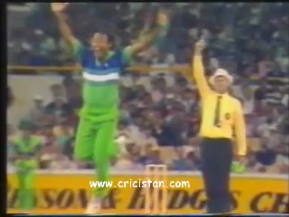 Pakistani bowlers defend 199 against the mighty West Indies 1986-1987 Benson & Hedges Challenge