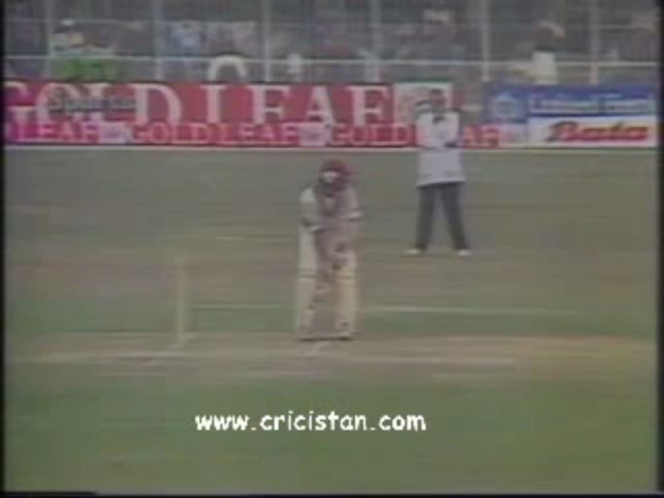 Pakistani pace too strong for Indian Batsman - Defend just 150 - ODI 1989 @ Gaddafi Stadium