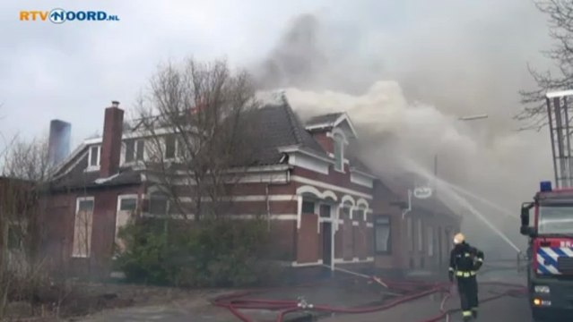 Brand in leegstaande boerderij Oude Pekela - RTV Noord