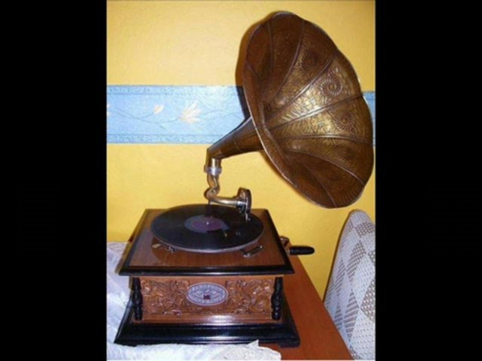 Müzeyyen Senar    -  Unutturamaz seni hiç bir şey