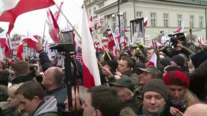 Crash de Smolensk : 4.000 manifestants devant le palais présidentiel