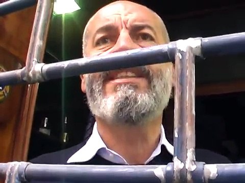 Napoli - Cariche polizia per protesta dei commercianti contro la ztl -3- (10.04.13)