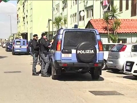 Caivano (NA) - Operazione 'Alto Impatto' della polizia al Parco Verde (10.04.13)